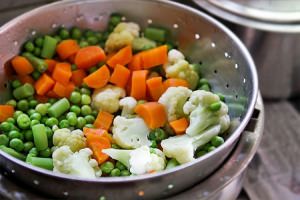 Приготовленные овощи на пару